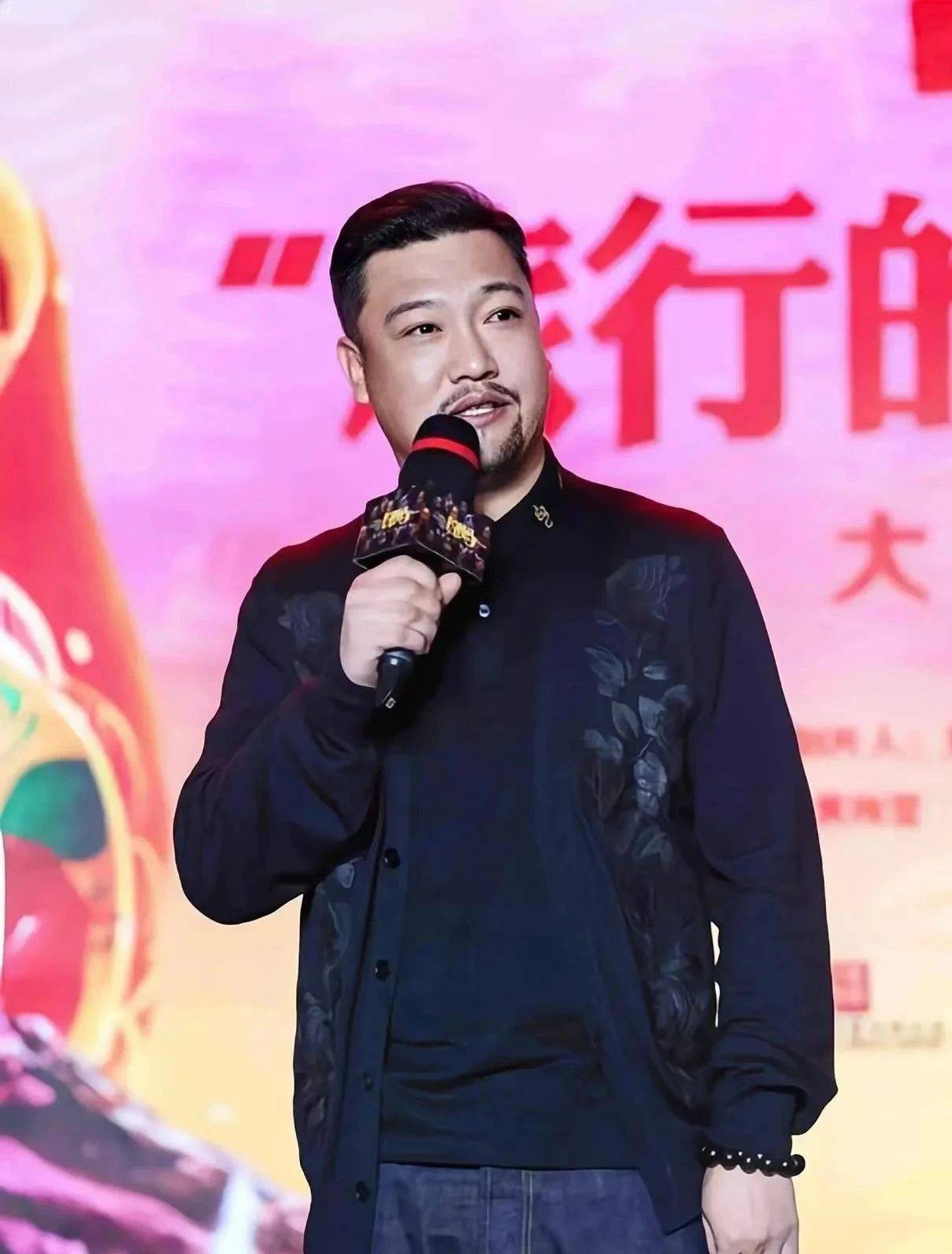 贾冰舞台与生活多彩绽放的最新动态揭秘